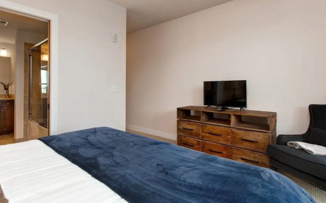 Park Lane South Apartment 6169 by RedAwning
