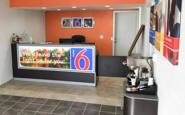 Motel 6 Connellys Springs, NC