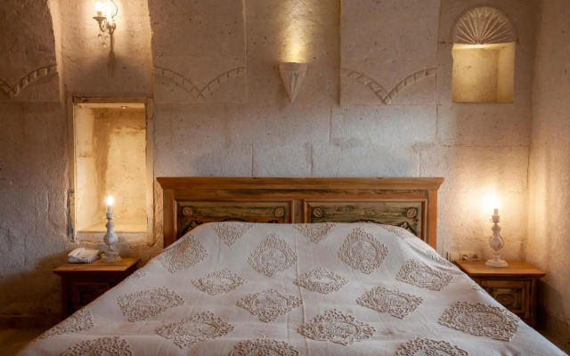 Narcissos Cave Hotel