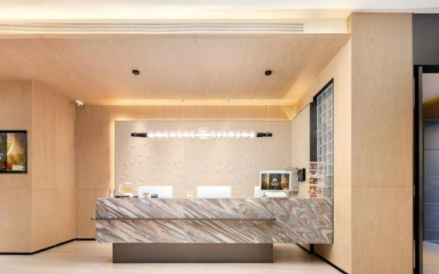 Happy Travel Hotel (Haikou MOVA Commercial square Duty Free)