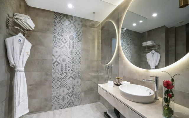 Отель Petit Palace Suites Hotel