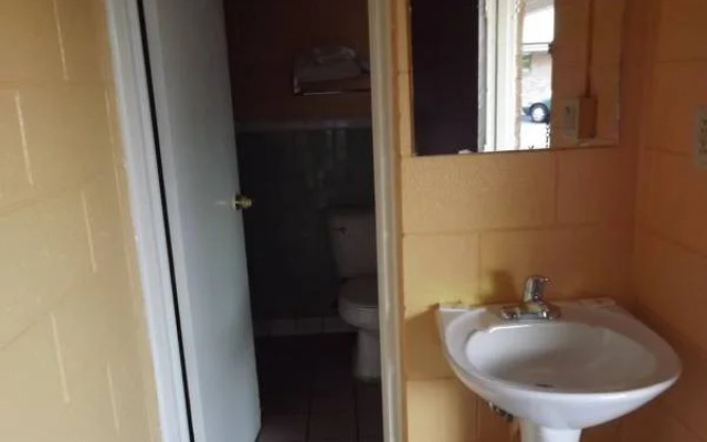 Deluxe Inn - Kenly