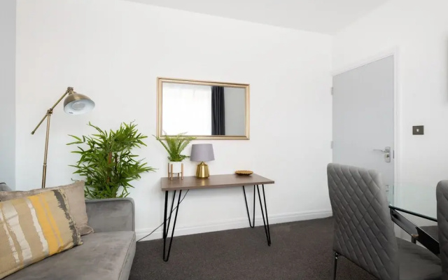 Modern 4-Bedroom Apart near Aldgate East