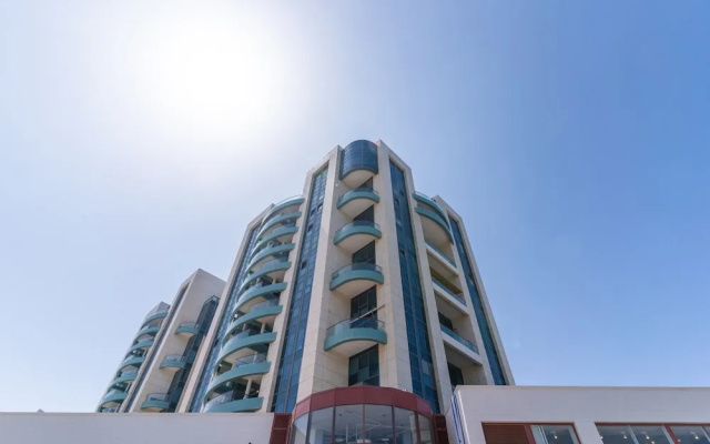 DeluxeApartment with Views of the Marina