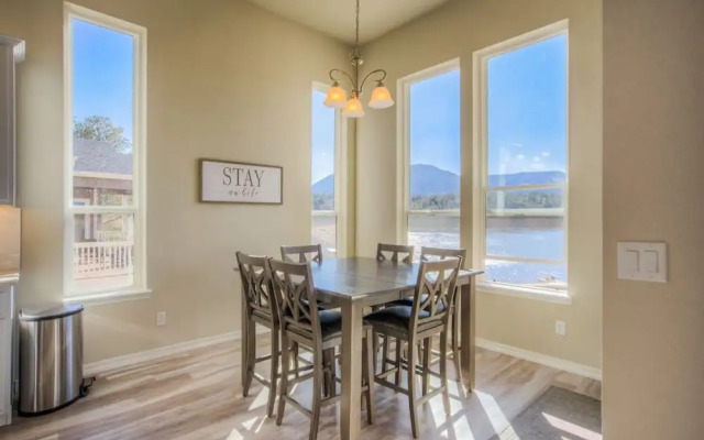 5BD Lakeside Mountain Spectacularhot Tubluxury