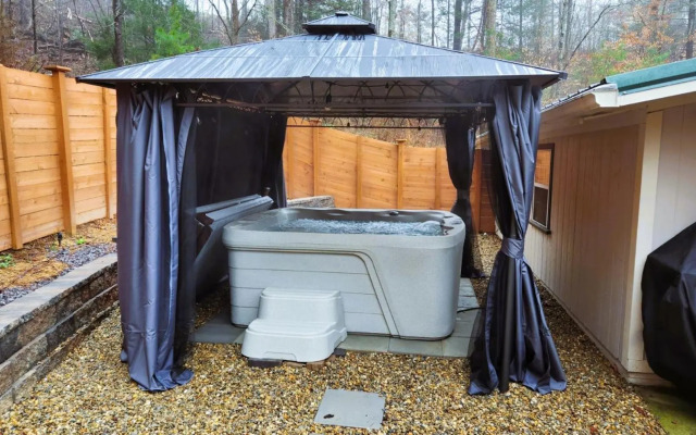 Stay at The Retreat! Gatlinburg-Dollywood