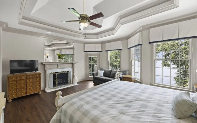Make a Big Splash in 7BR Lake Norman Home!