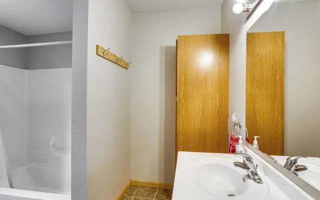 1 Mi to Downtown: Welcoming Winona Duplex