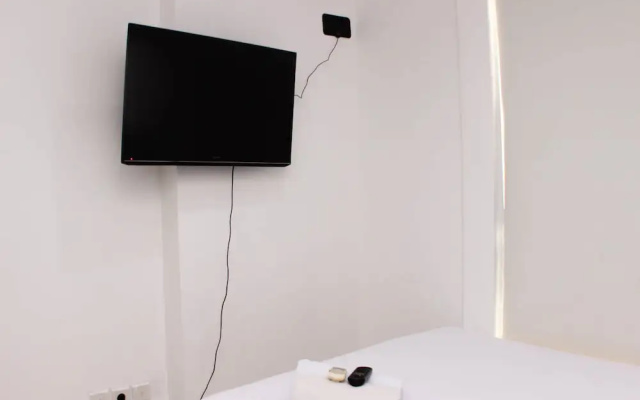 Elegant Studio At Azalea Suites Apartment