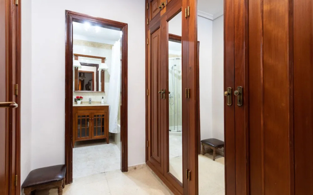 HomeLike Spacious Classic Design