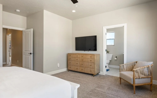 Zion's Paradise 6 Bedroom Townhouse