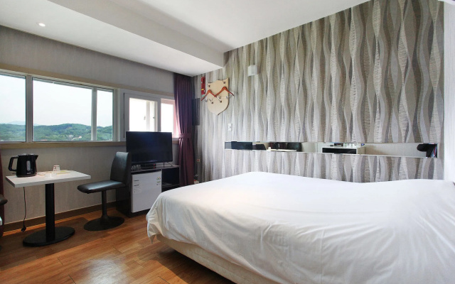 J hotel
