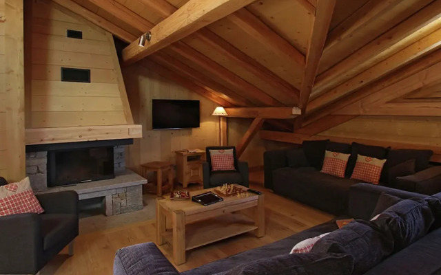 Chalet in Les 2 Alpes Near Ski Piste