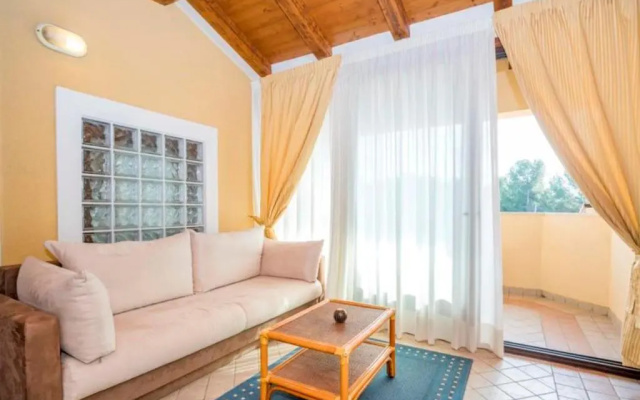 Apartments with Shared Pool Villa Rossella 1