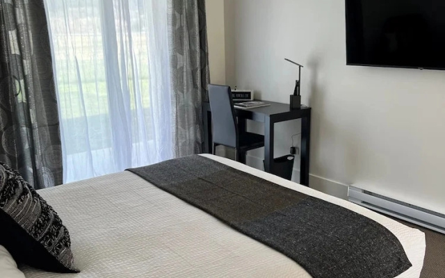Skaha Lake Airport Inn & Suites
