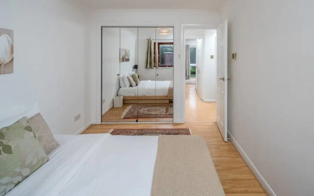 Spacious 2 bed Sleeps 5 With Parking nr Chelsea