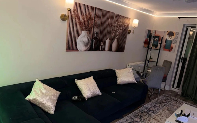2 Bedroom With Electric Charging and Parking