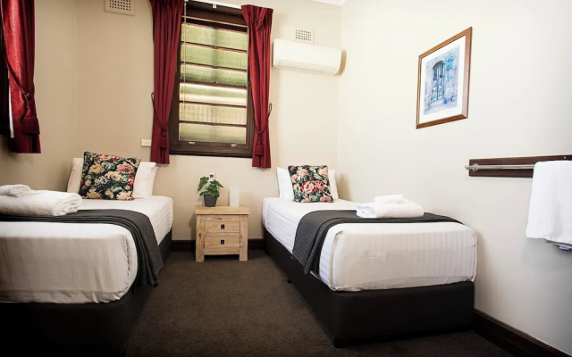 Esk Grand Hotel