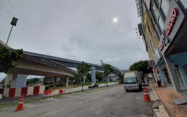Hotel Zamburger Kota Damansara (De Jaya)