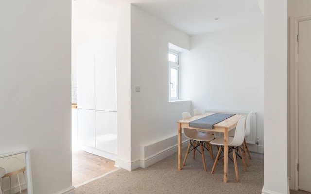 2 Bedroom Central Brighton Apartment