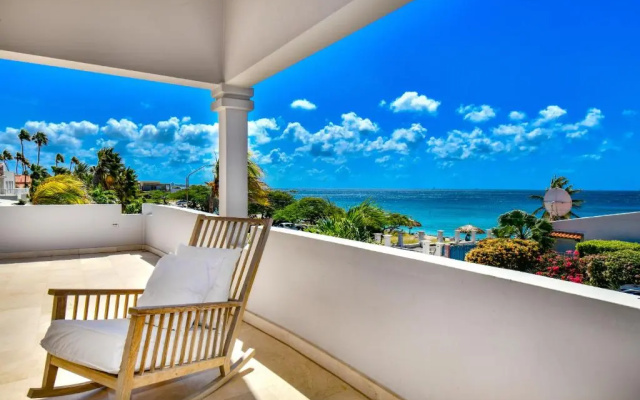 Malmok Luxury Villa