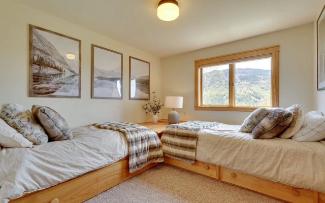 Luxury Vermont Vacation Rental: Private Hot Tub!