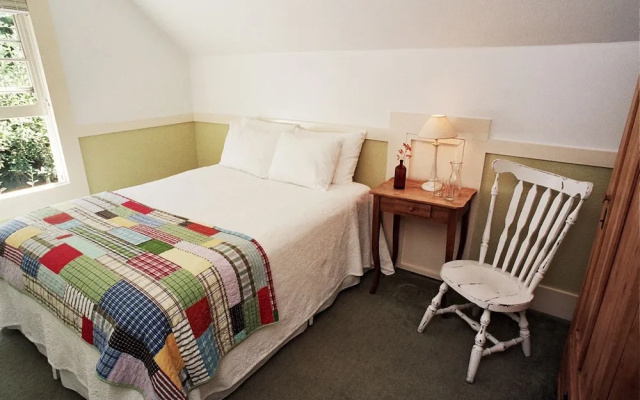 Valley Ford Hotel
