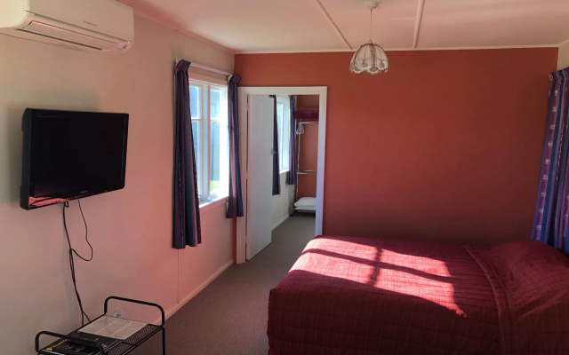Middlepark Motel