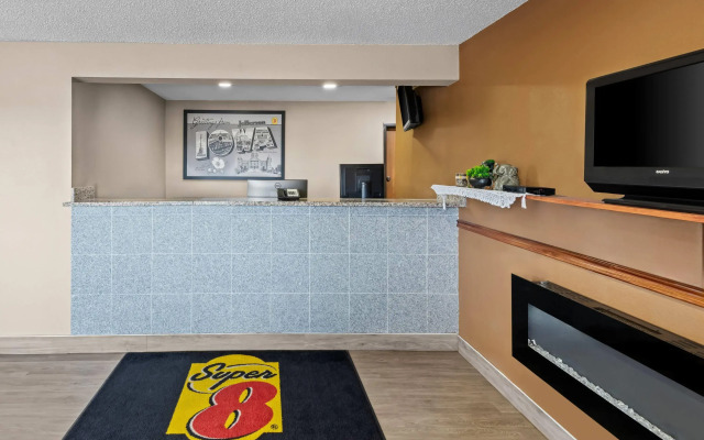 Super 8 by Wyndham Jefferson