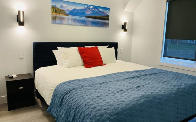 Lovely 1-Bedroom Condo with AC & Kitchen