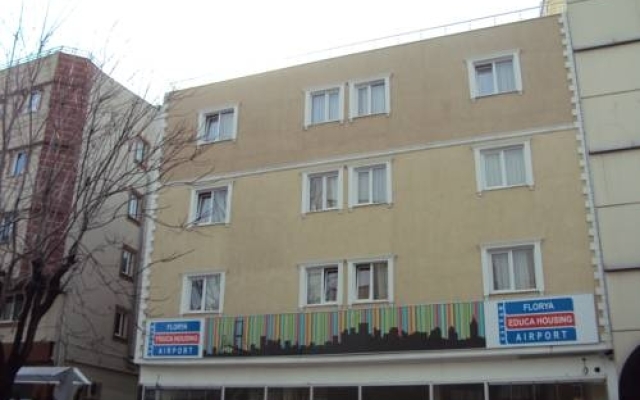 Educa Hostel Airport вид на фасад