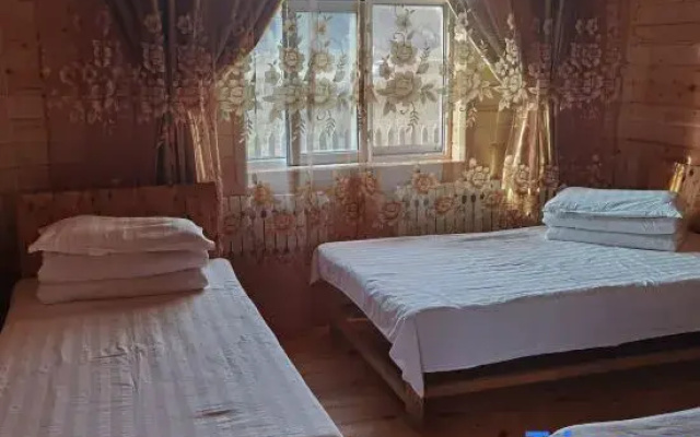 Ergunaen and Alexander Travel Home B&B