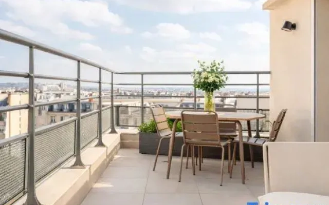 Loft with terrace, jacuzzi & lift near Invalides