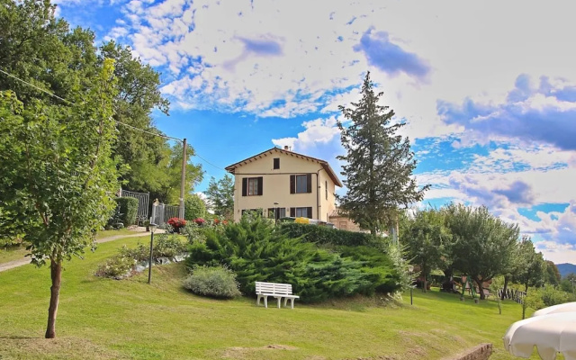 Flat in Piticchio With Scenic Views & Pool