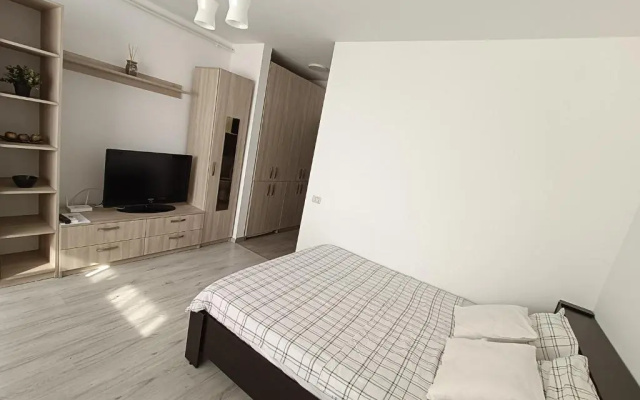 Quiet / Bright Studio/ Available Monthly