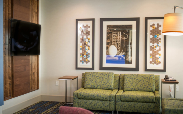 Holiday Inn Express & Suites Rock Falls by IHG