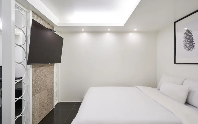 Show Hotel