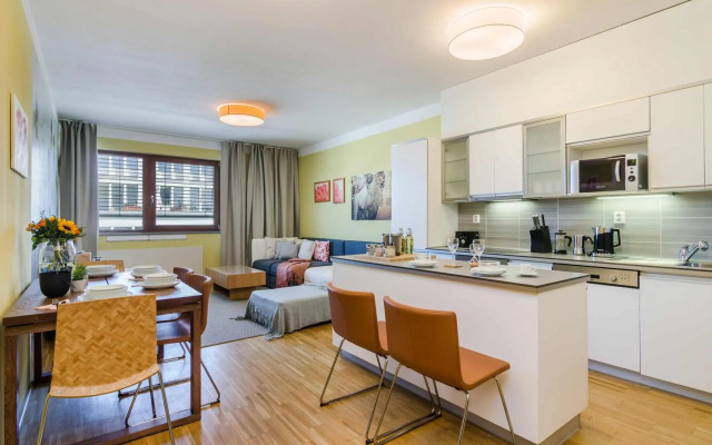 Luxury Center APT Garage Parking by Michal&Friends