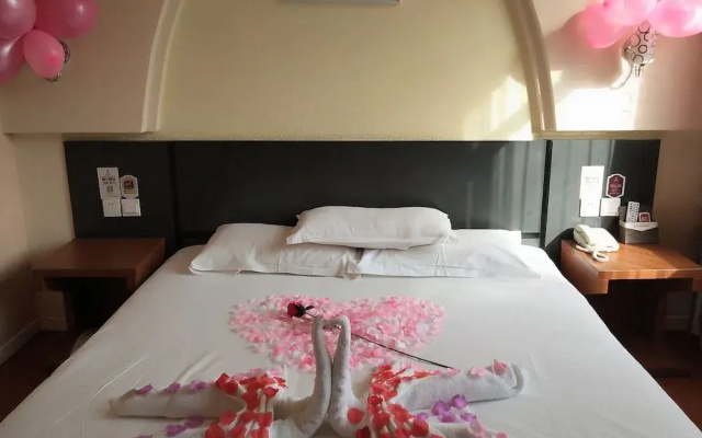 East Queen Hotel Zhong Shan Road