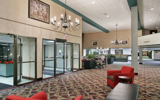 Ramada Lansing Hotel and Conference Center