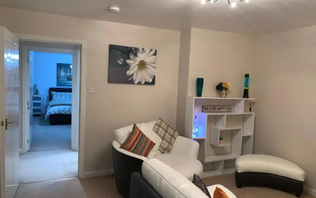 Holland Drive 2 Bedroom Flat (Adults Only)