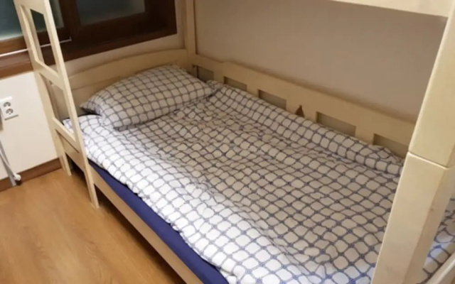Van Guesthouse - Hostel