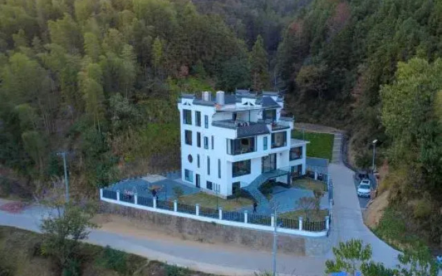 Wuyuan Mountain Harmony Retreat