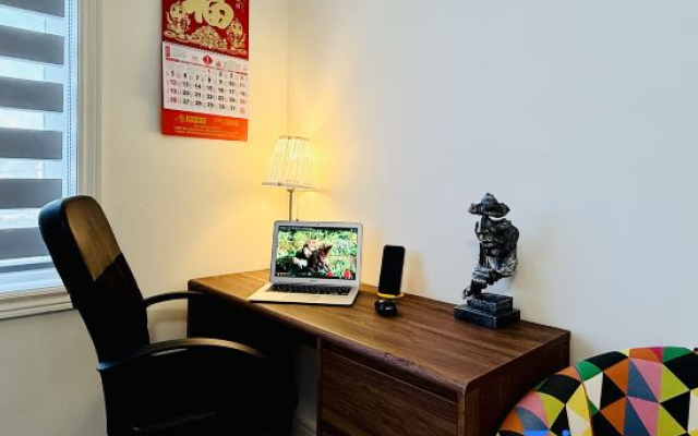 DT2BR2BA CN tower &lake view/ parking king bed