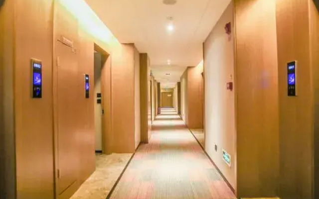 GreenTree Eastern Hotel (Chongqing Jiefangbei Qixinggang Metro Station)