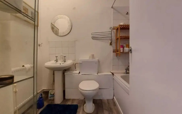 Extra Large One Bedroom Flat With Parking