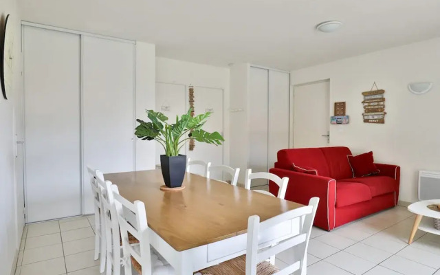 Stylish Villa in Parentis-en-born