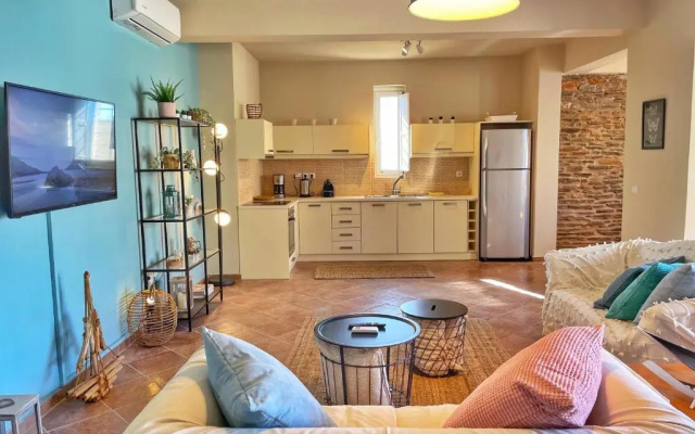 Spacious & Cozy Flat - 5 mins to Batsi Bay