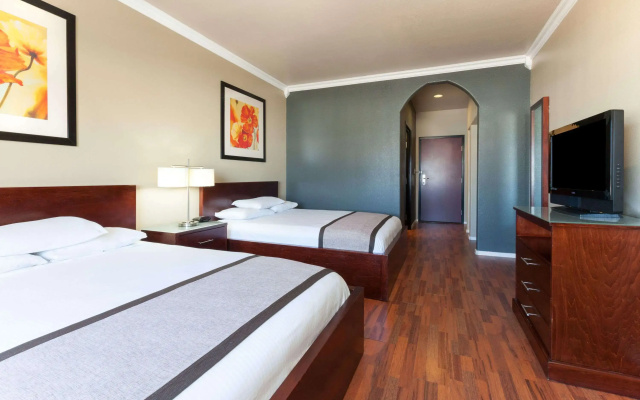 Super 8 by Wyndham Groesbeck