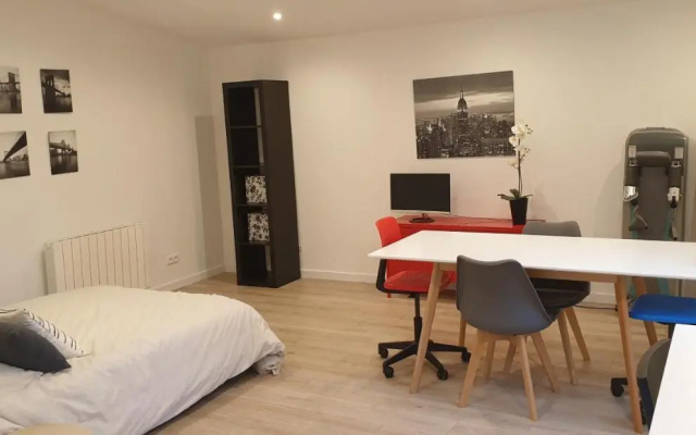 Adorable Studio 25m² Tres Calme Avec Parking (Adults Only)